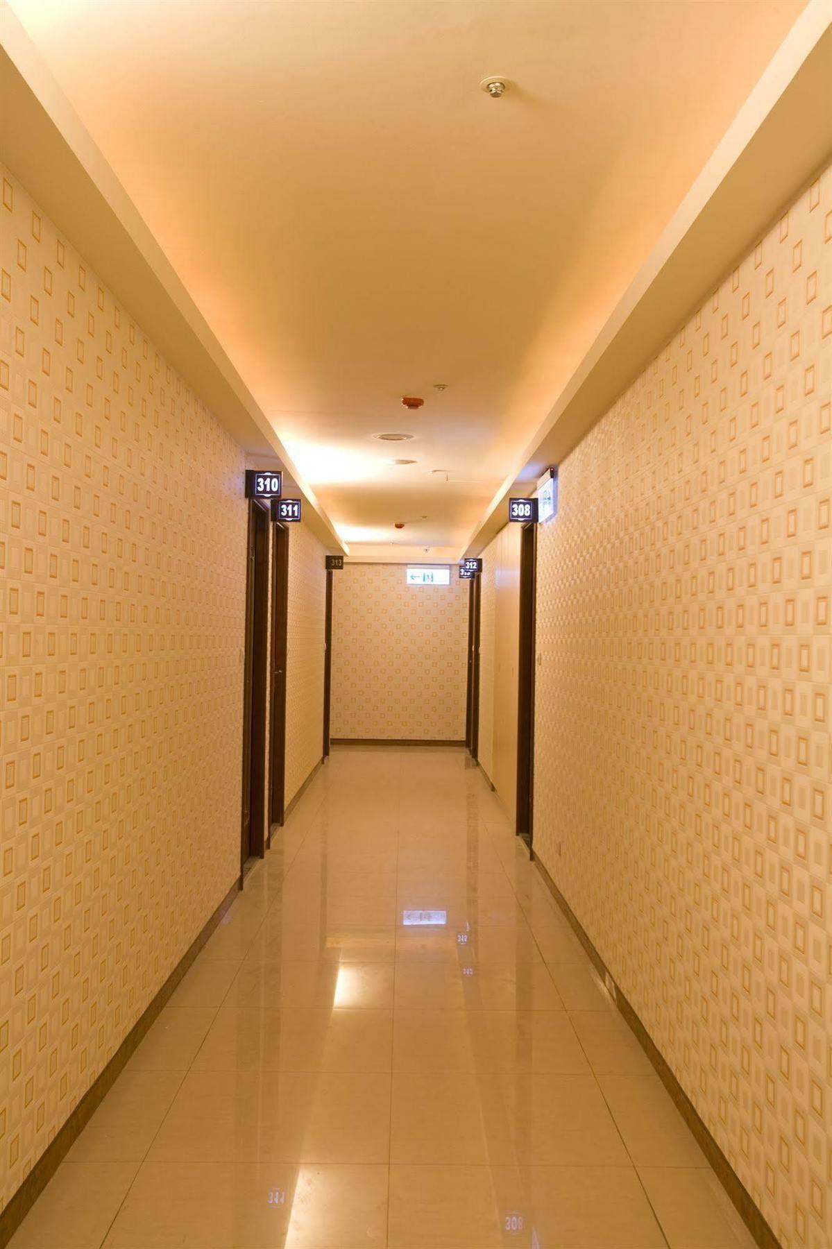 Happy Hotel Taipei Exterior photo